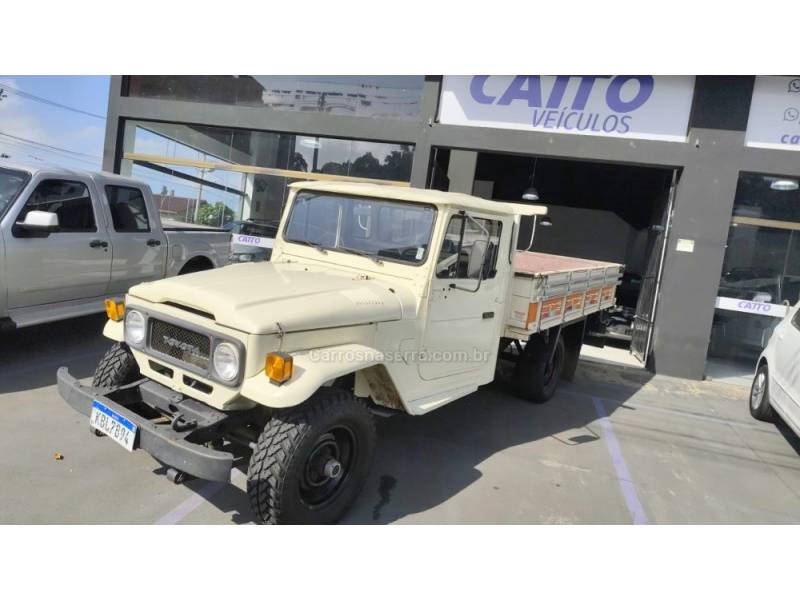 TOYOTA - BANDEIRANTE - 1986/1986 - Bege - Sob Consulta