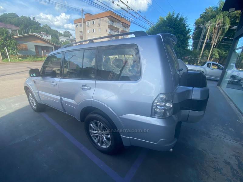 MITSUBISHI - PAJERO - 2016/2016 - Prata - Sob Consulta