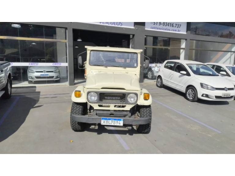 TOYOTA - BANDEIRANTE - 1986/1986 - Bege - Sob Consulta