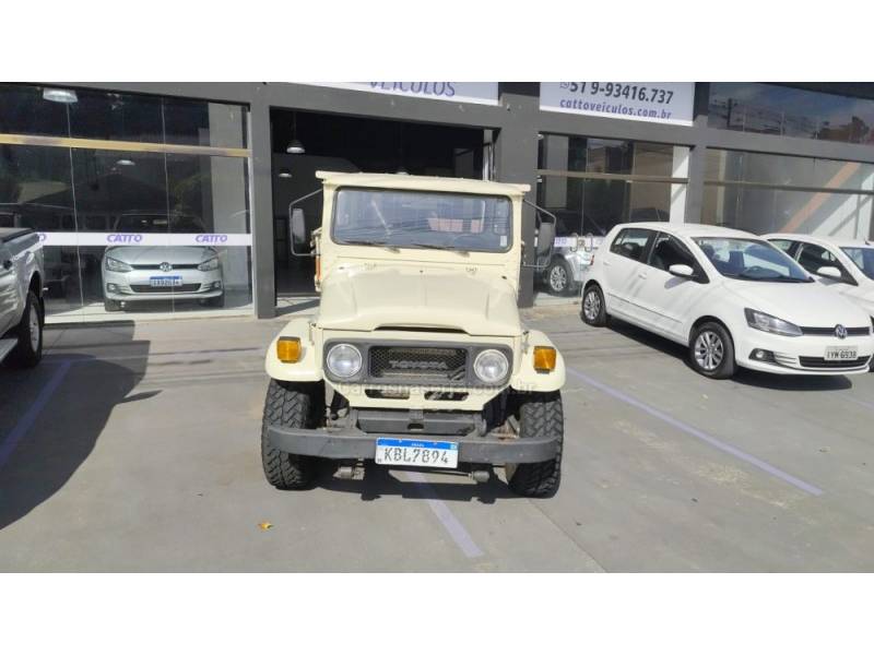 TOYOTA - BANDEIRANTE - 1986/1986 - Bege - Sob Consulta